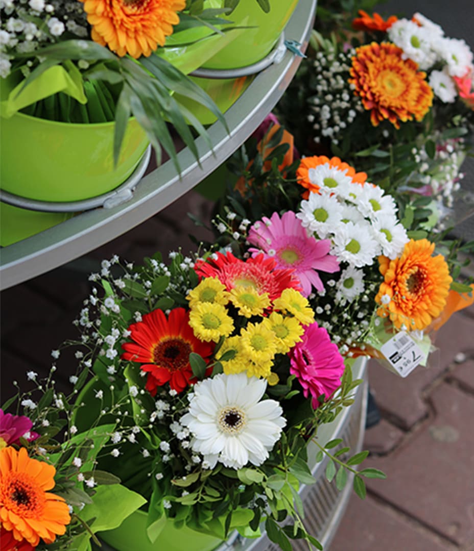 Floristik-Regal mit saisonaler Ware