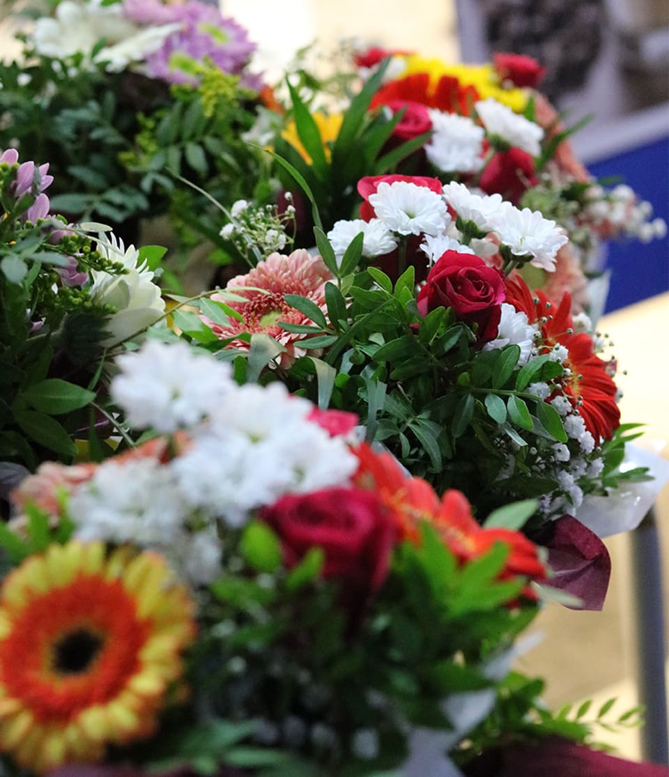 Frische Blumenpräsentation im Shop